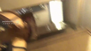 纹身哥洗头房挑了一个刚来的漂亮妹子，吃个快餐各种姿势操爽～
