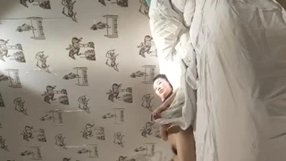 云盘泄密流出某高校泡妞达人卷毛和三个女炮友自拍性爱视频720P高清版