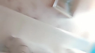 印度学生被抓住并与继妹做爱