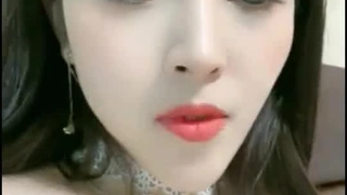 潜伏4露脸美少女跪在板凳上被后入到高潮迭起