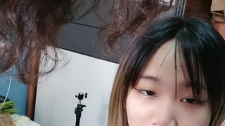 无套啪啪操颜值婊超卖力口活吃屌，大屌把骚穴塞的满满真舒服传教撸射在胸口上第01集