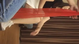 小巧的棕发女郎Sadie在高清中享受着有天赋的继父