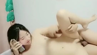 YY4408老婆骚B自己都能摸出这么多水来