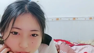 吃鱼遇到网路红人G奶小周迅