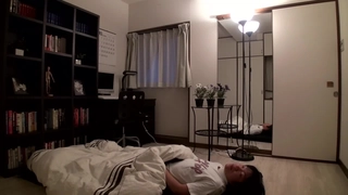 小精灵想在万圣节买糖果，但她的脸上射了精液。 观点。 小精灵